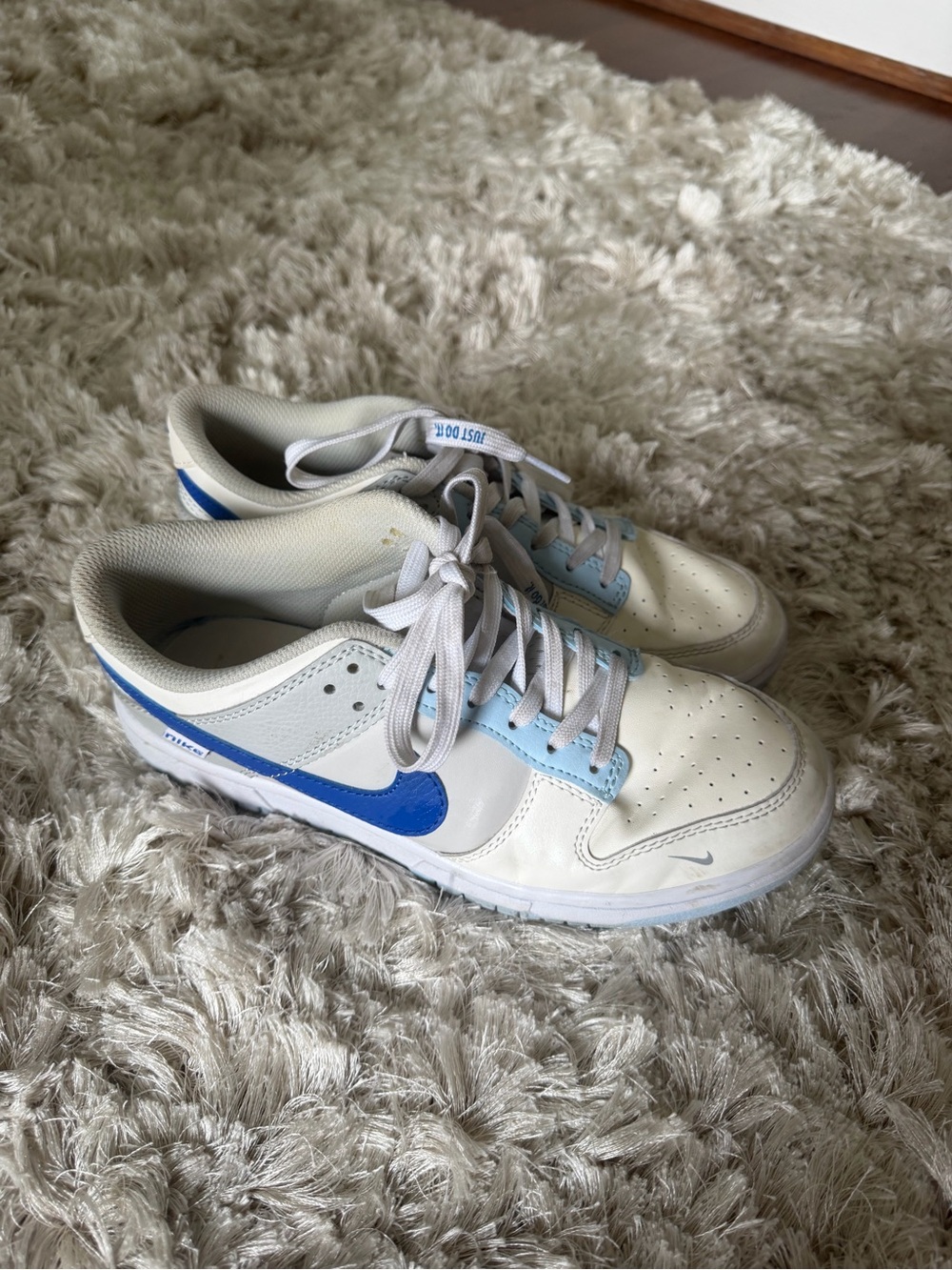 Nike Cream & Blue Low-Top Sneakers